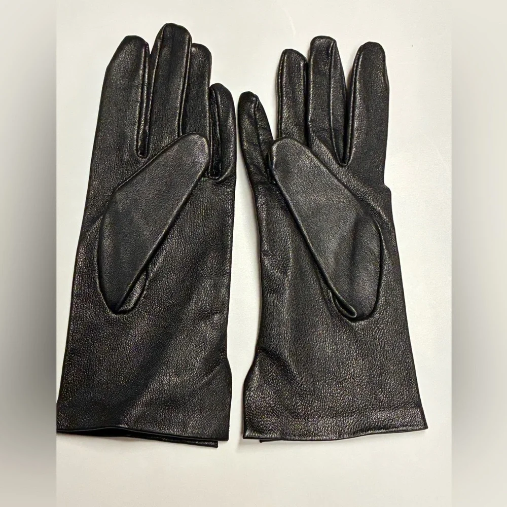 NWOT. Zara Black 100% Leather Gloves.